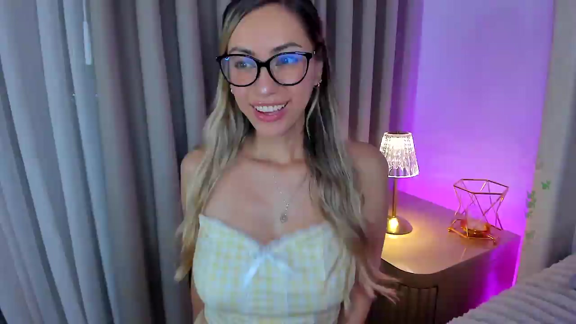 Gallery image thumbnail from SweetMar23's myfreecams stream on, 07/10/2026, 03:27 image 8 of 20