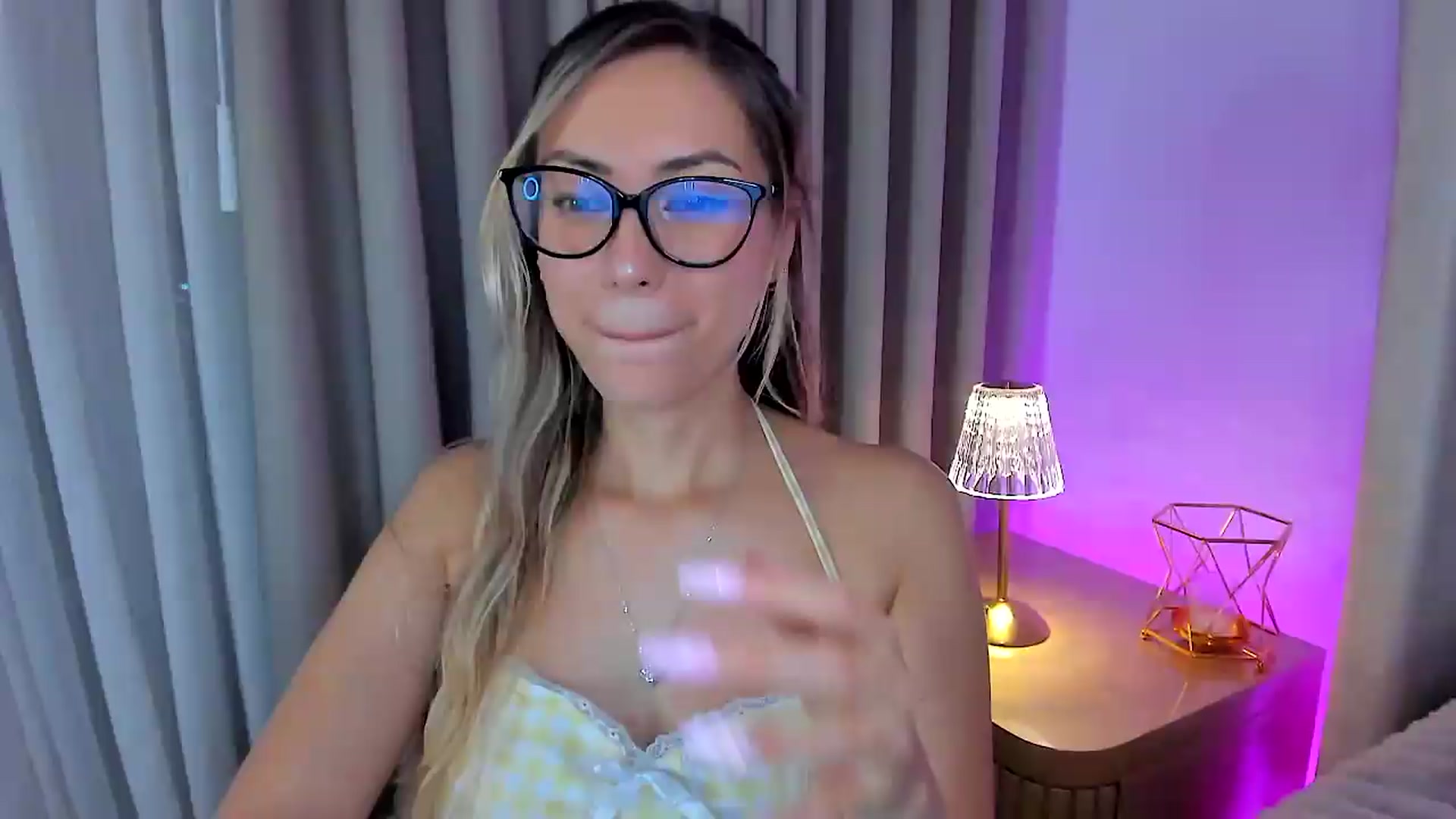 Gallery image thumbnail from SweetMar23's myfreecams stream on, 07/10/2026, 03:27 image 18 of 20