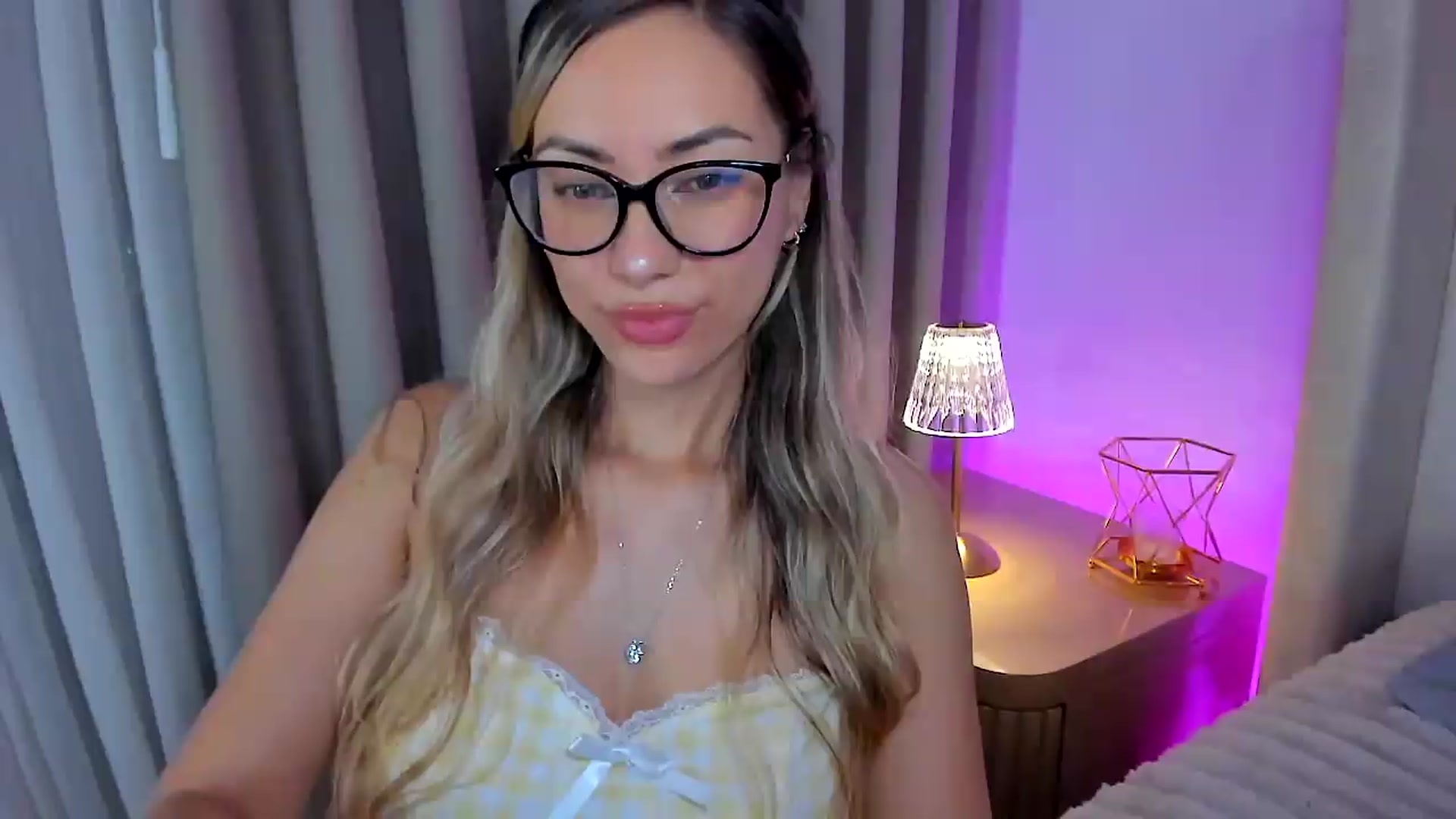Gallery image thumbnail from SweetMar23's myfreecams stream on, 07/10/2026, 03:27 image 5 of 20
