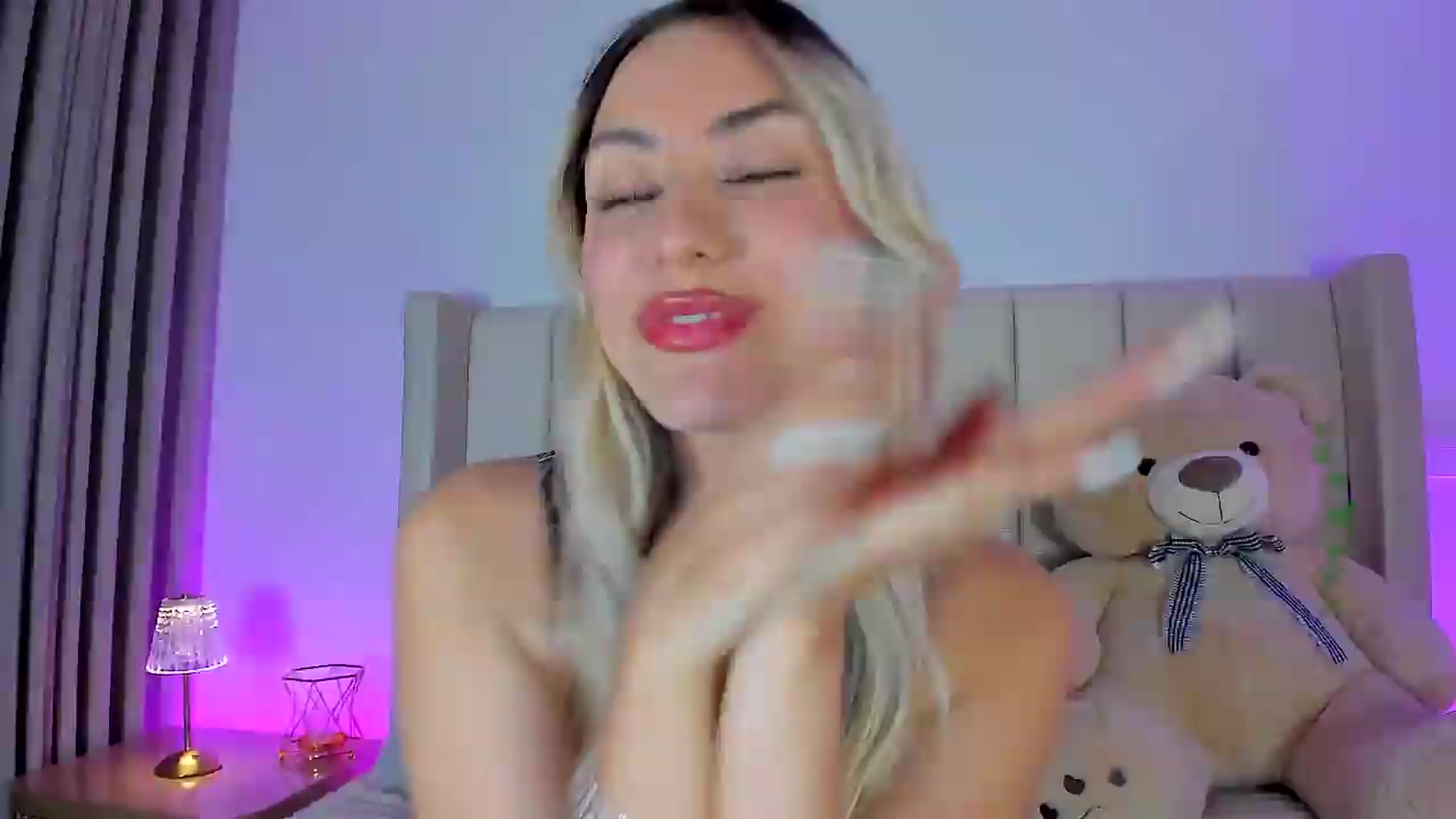 Gallery image thumbnail from SweetMar23's myfreecams stream on, 07/18/2026, 03:08 image 19 of 20