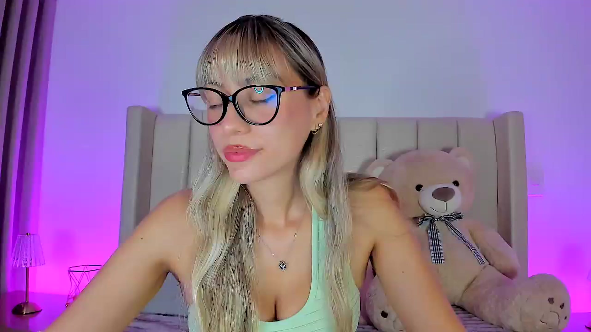 Gallery image thumbnail from SweetMar23's myfreecams stream on, 08/28/2026, 02:57 image 5 of 20