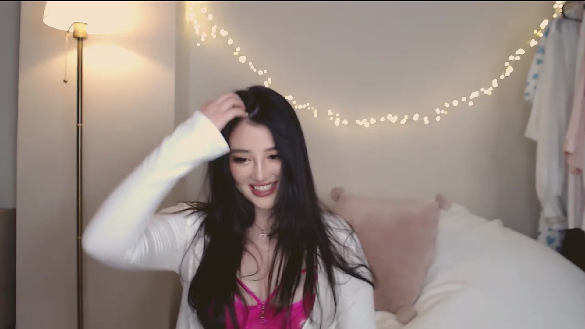 Gallery image thumbnail from SweetMelons's myfreecams stream on, 04/19/2026, 17:03 image 20 of 20