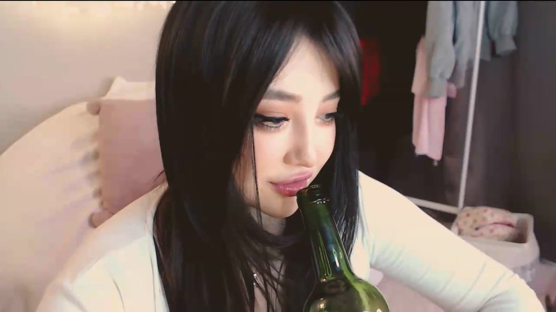 Gallery image thumbnail from SweetMelons's myfreecams stream on, 05/05/2026, 19:12 image 17 of 20