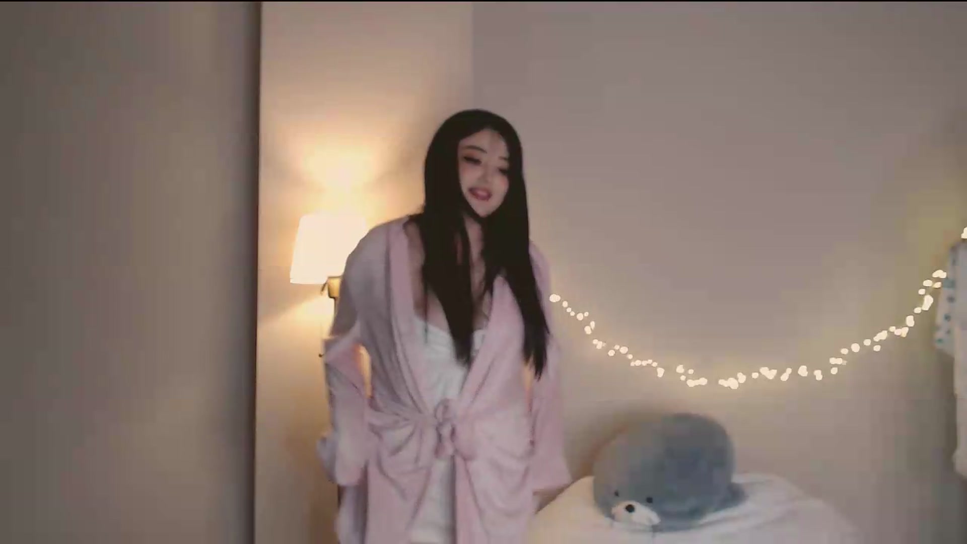 Gallery image thumbnail from SweetMelons's myfreecams stream on, 05/16/2026, 16:05 image 18 of 20