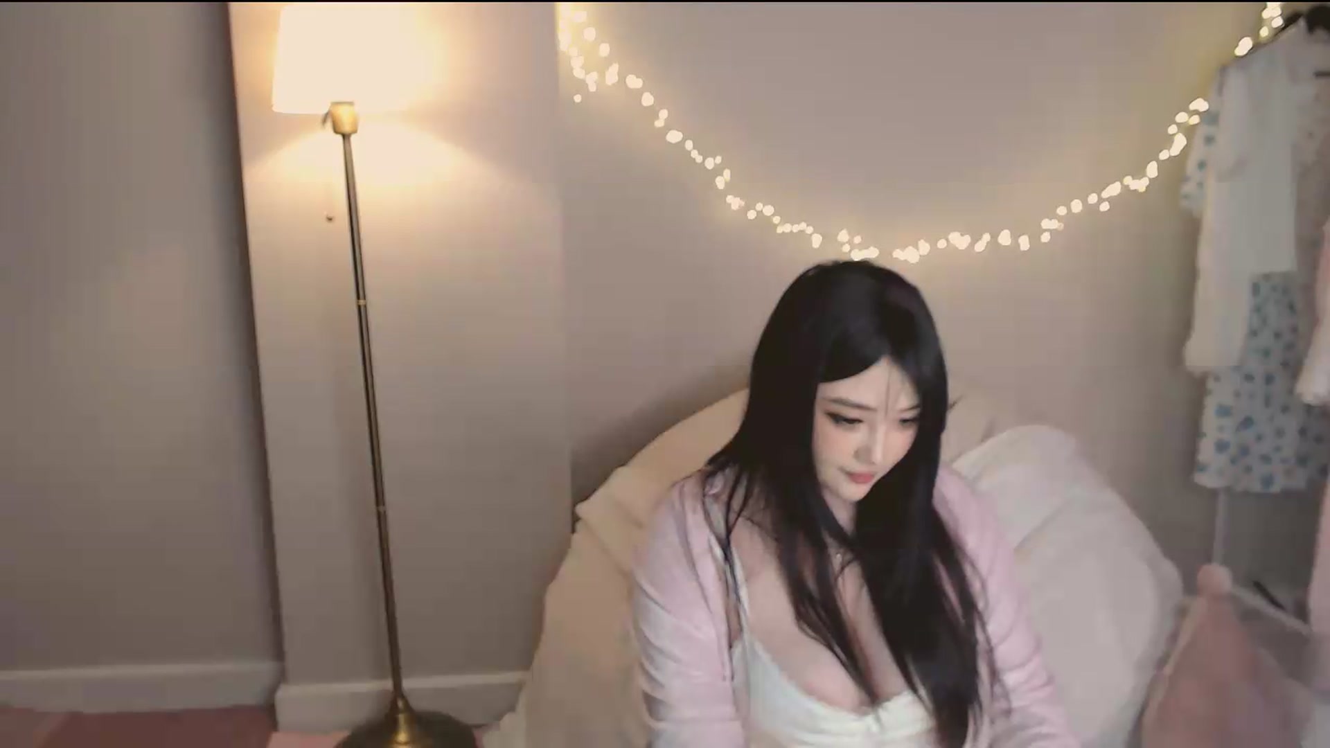 Gallery image thumbnail from SweetMelons's myfreecams stream on, 05/16/2026, 16:05 image 20 of 20