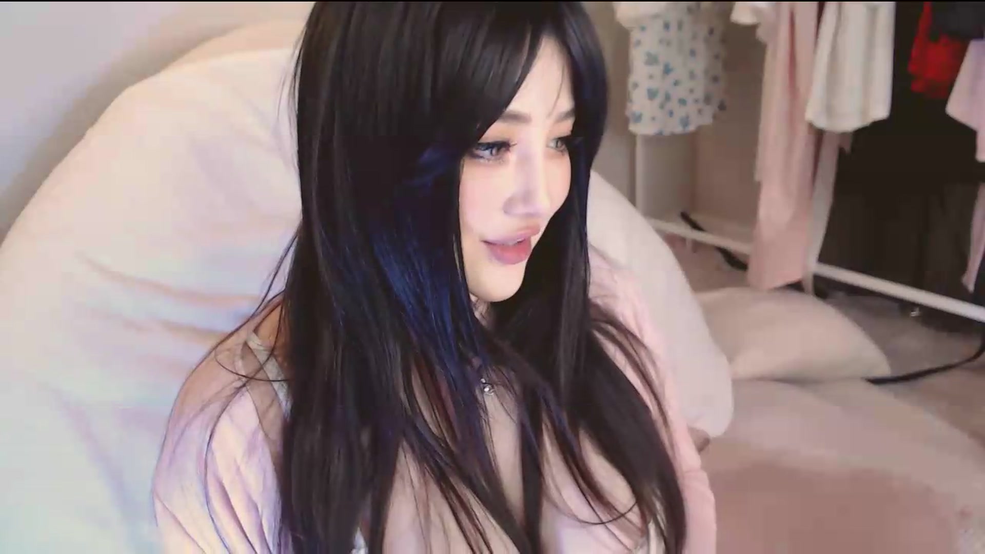 Gallery image thumbnail from SweetMelons's myfreecams stream on, 05/16/2026, 16:05 image 12 of 20