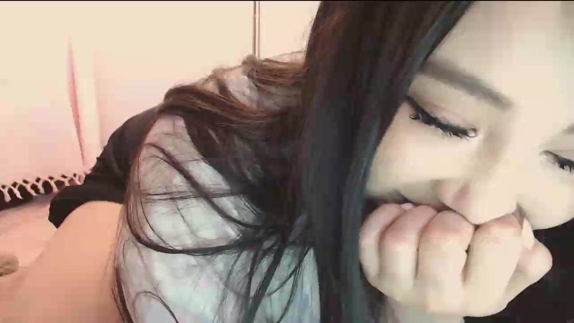 Gallery image thumbnail from SweetMelons's myfreecams stream on, 05/17/2026, 14:18 image 14 of 20