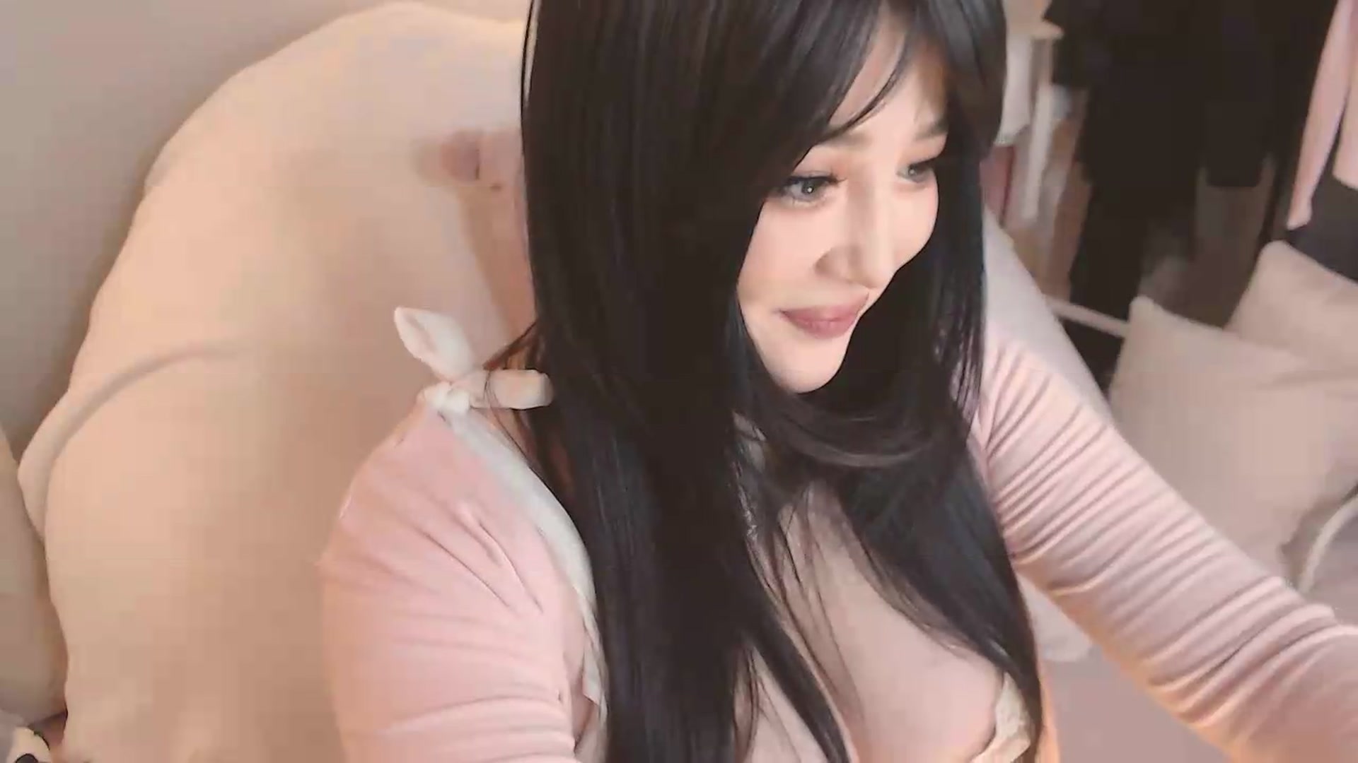 Gallery image thumbnail from SweetMelons's myfreecams stream on, 07/02/2026, 06:25 image 10 of 20