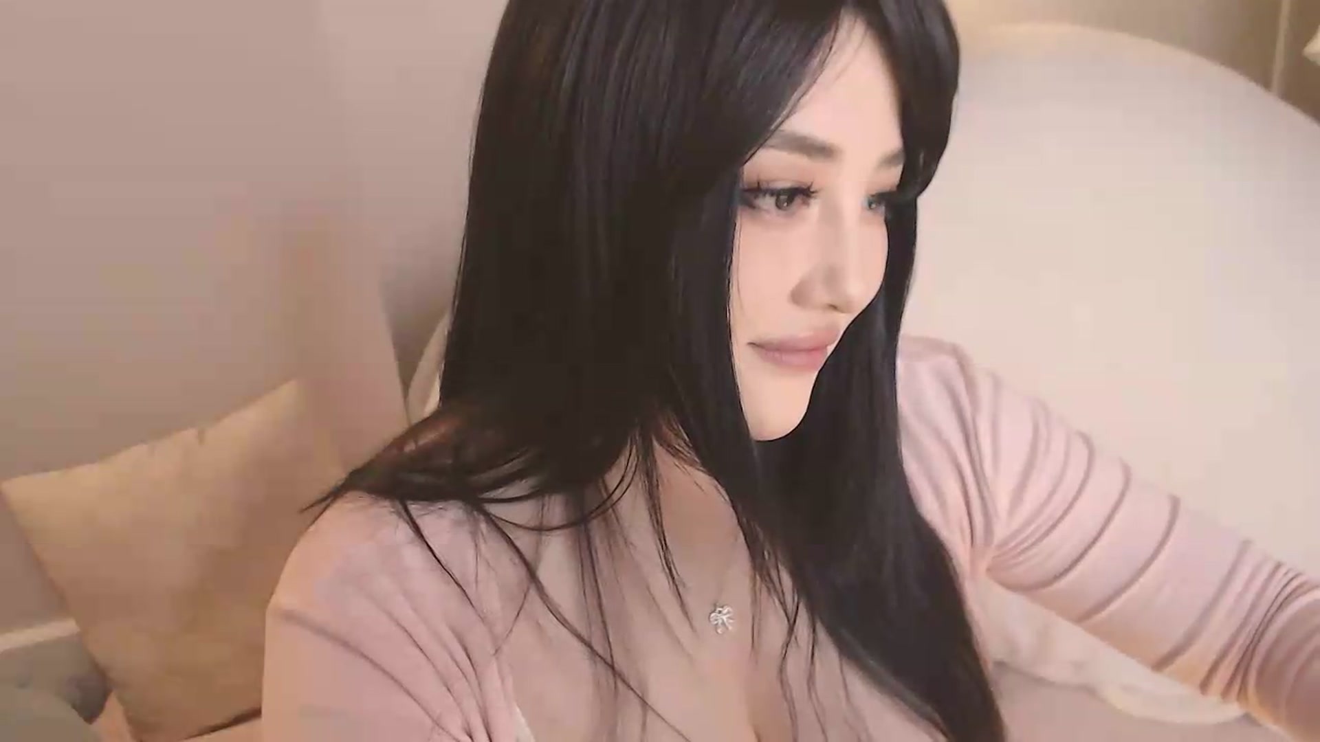 Gallery image thumbnail from SweetMelons's myfreecams stream on, 07/07/2026, 03:43 image 17 of 20