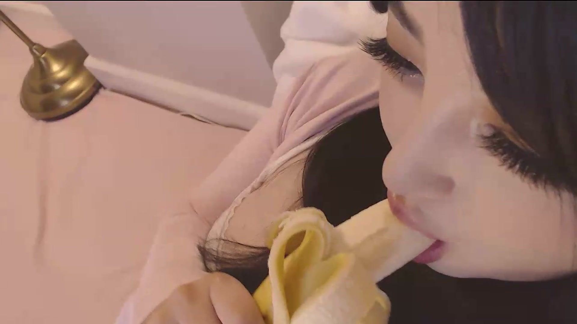 Gallery image thumbnail from SweetMelons's myfreecams stream on, 07/19/2026, 06:23 image 16 of 20