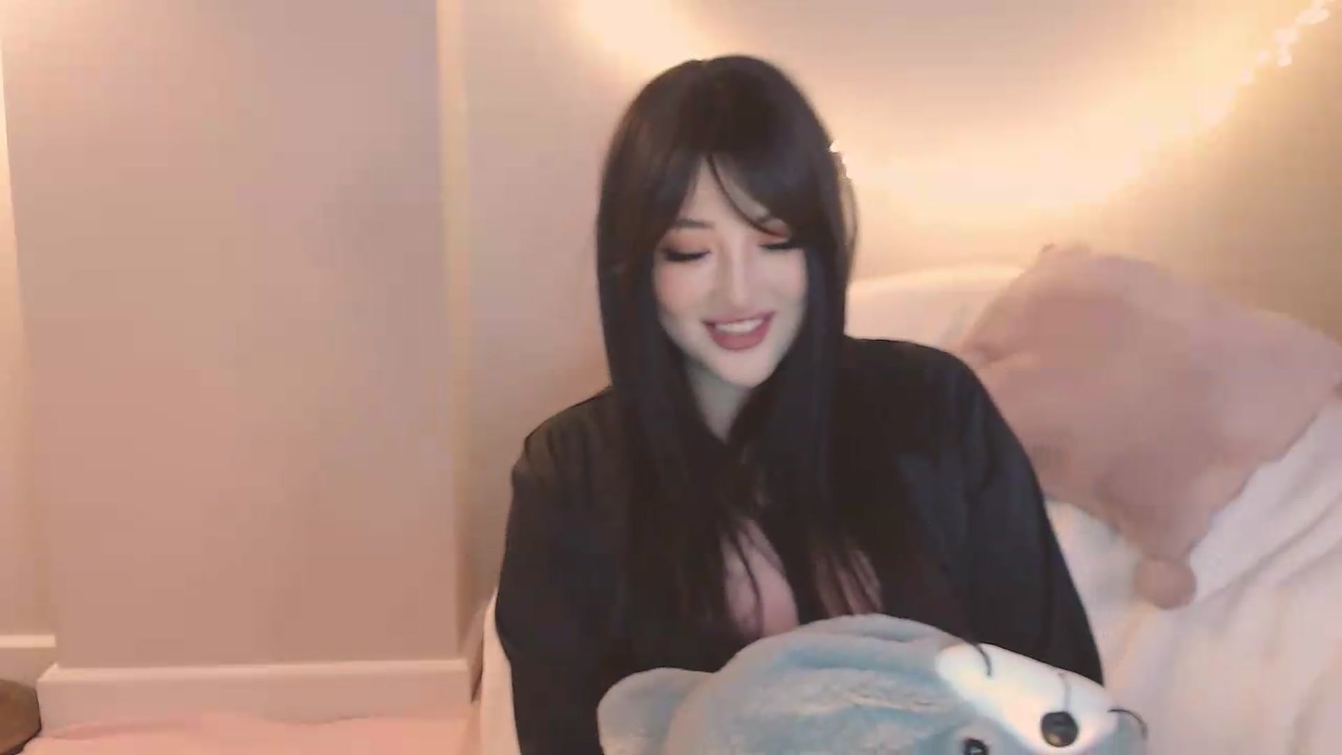 Gallery image thumbnail from SweetMelons's myfreecams stream on, 07/19/2026, 06:23 image 6 of 20