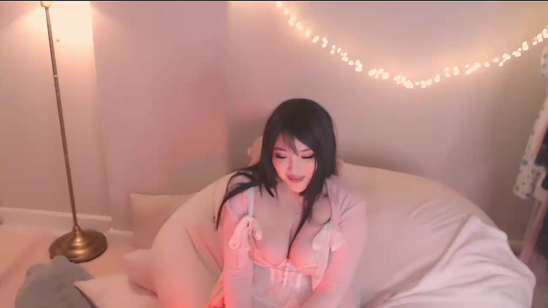 Gallery image thumbnail from SweetMelons's myfreecams stream on, 08/04/2026, 06:58 image 17 of 20