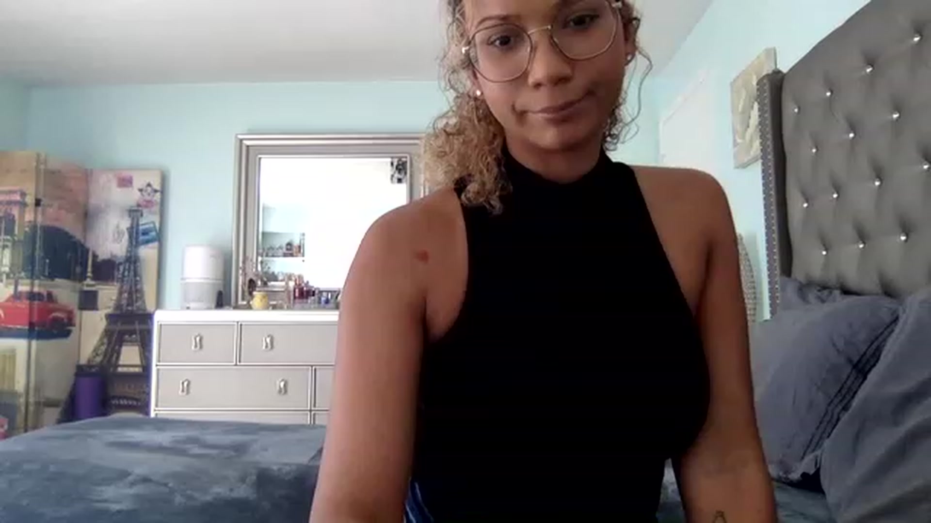 Gallery image thumbnail from SweetNatalie1's myfreecams stream on, 05/17/2023, 14:48 image 4 of 20