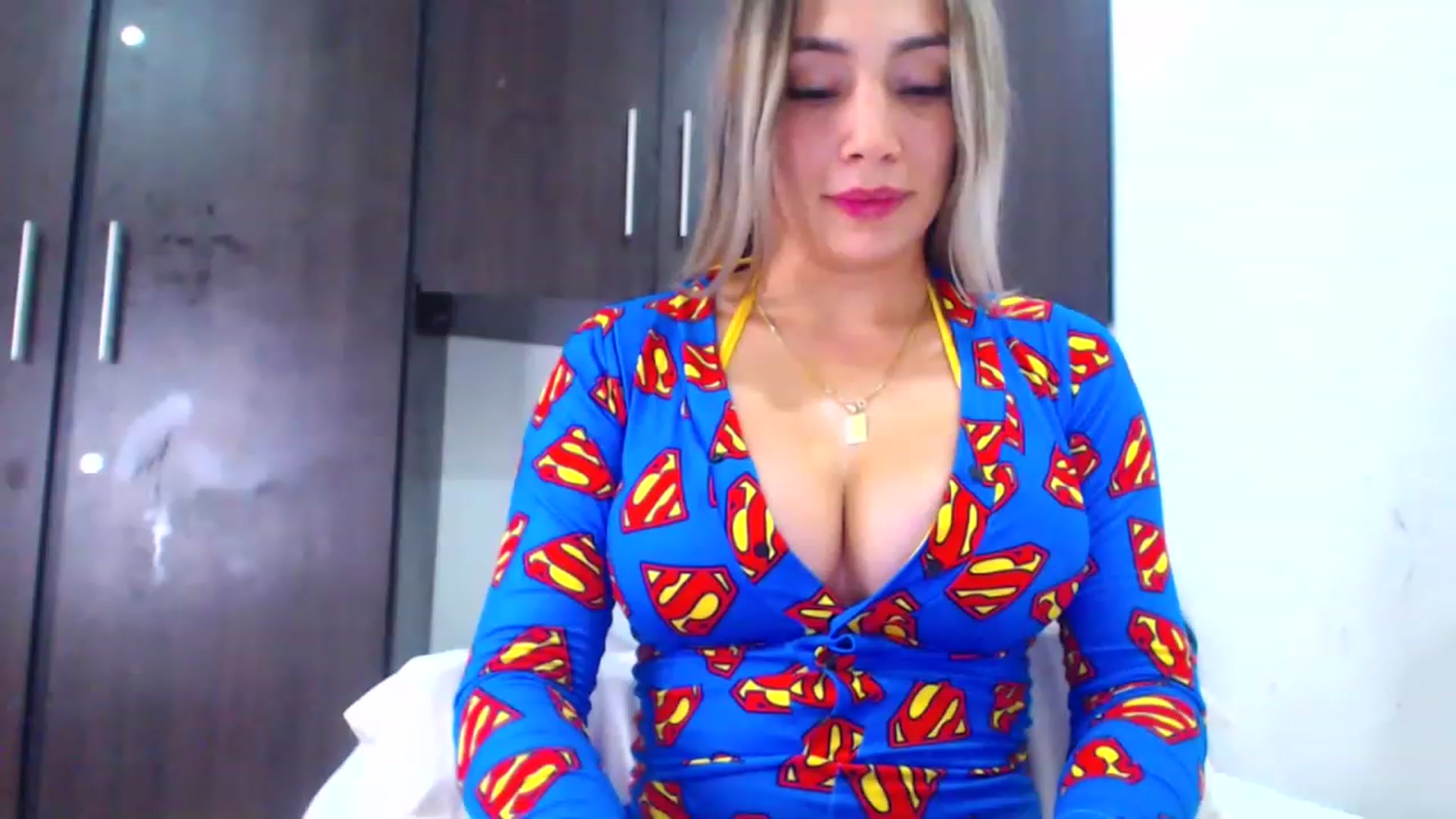 Gallery image thumbnail from SweetNinotCHk's myfreecams stream on, 11/18/2022, 04:48 image 6 of 20