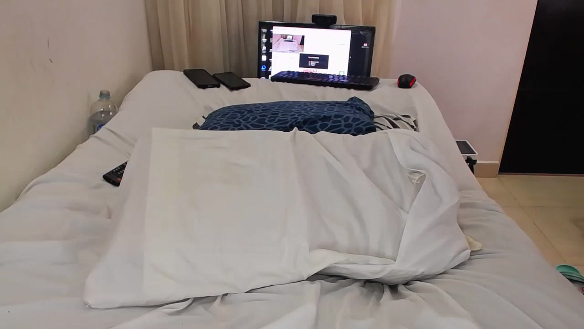 Gallery image thumbnail from SweetNinotCHk's myfreecams stream on, 12/19/2022, 19:16 image 12 of 20