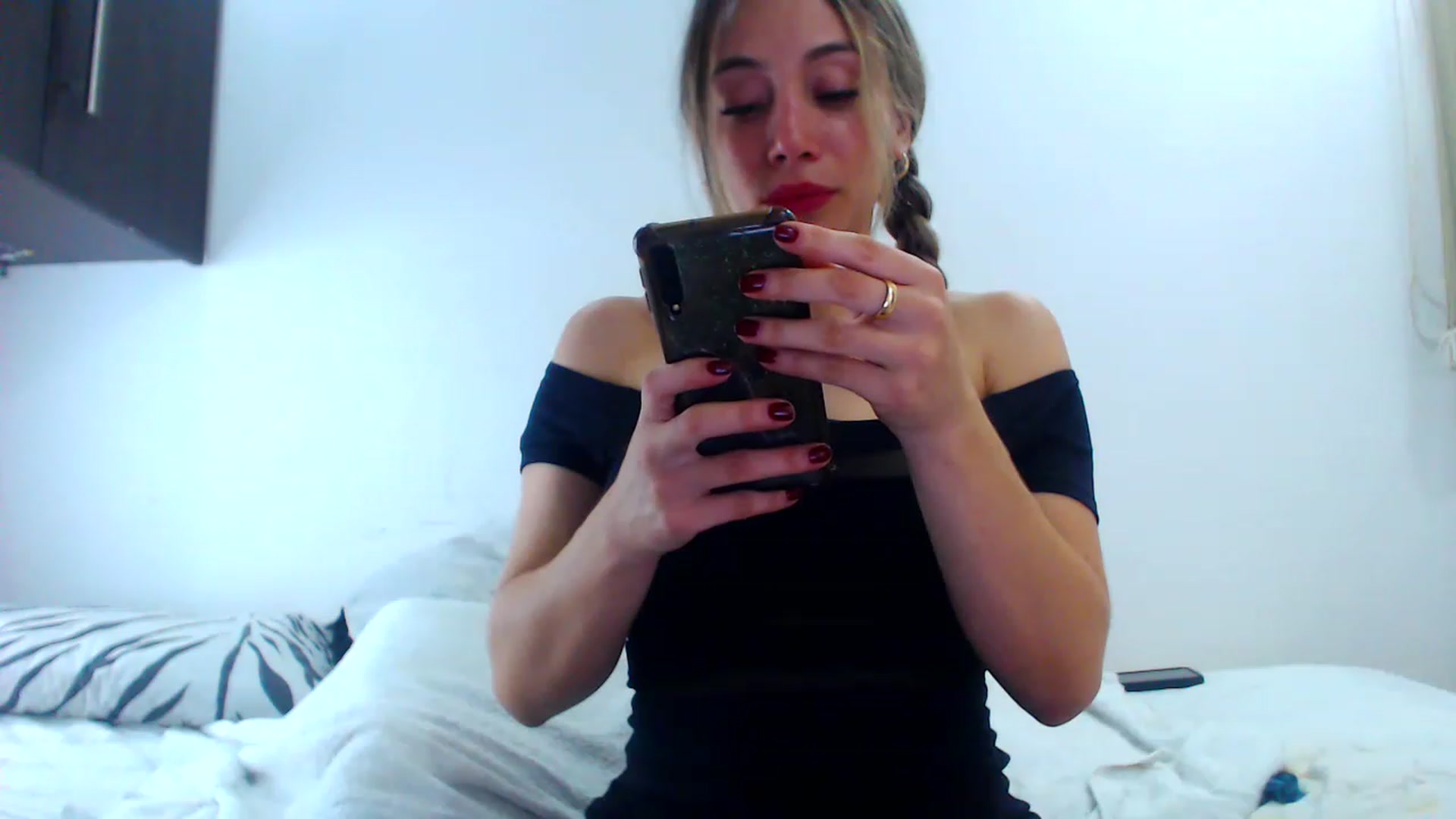 Gallery image thumbnail from SweetNinotCHk's myfreecams stream on, 01/02/2023, 19:18 image 11 of 20