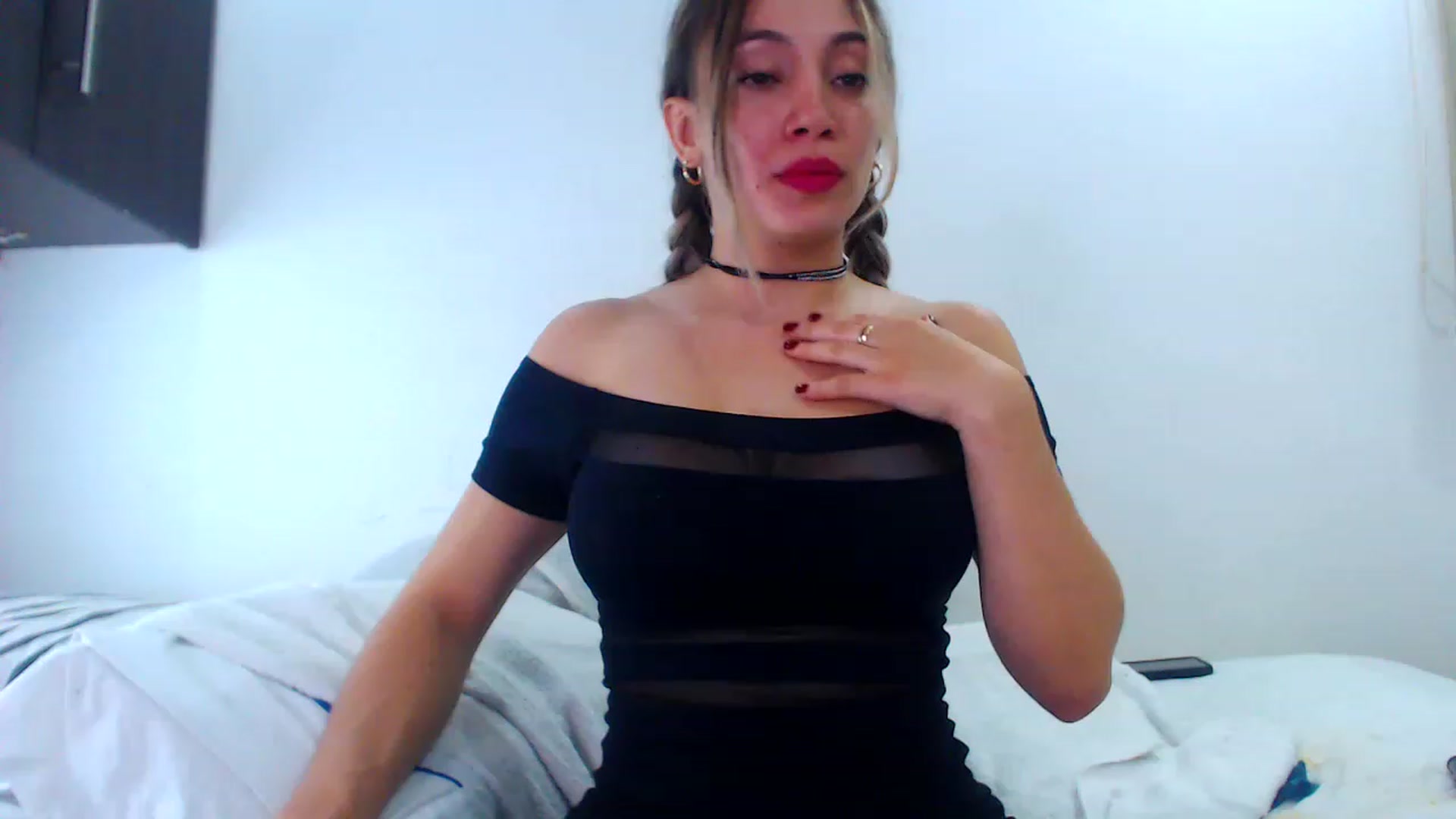 Gallery image thumbnail from SweetNinotCHk's myfreecams stream on, 01/02/2023, 19:18 image 17 of 20