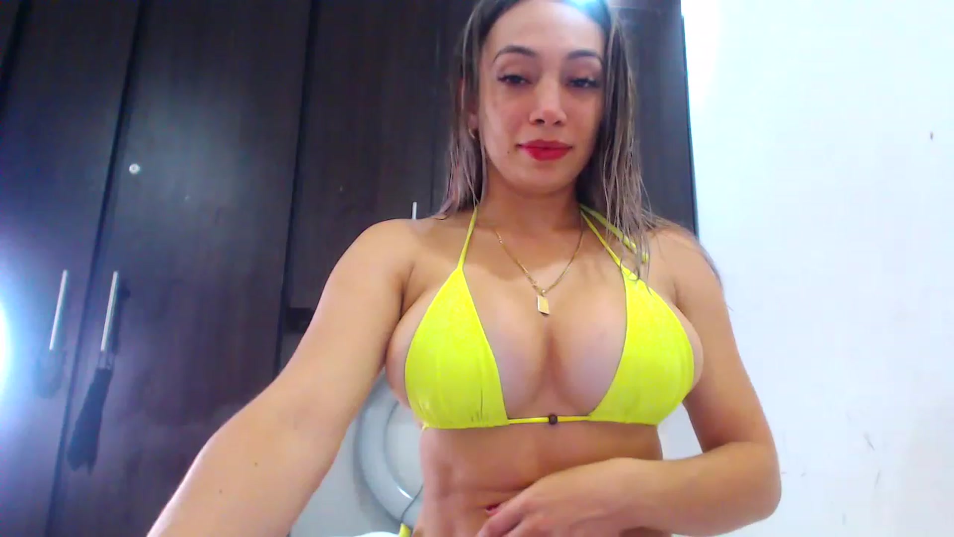 Gallery image thumbnail from SweetNinotCHk's myfreecams stream on, 01/16/2023, 19:02 image 4 of 20