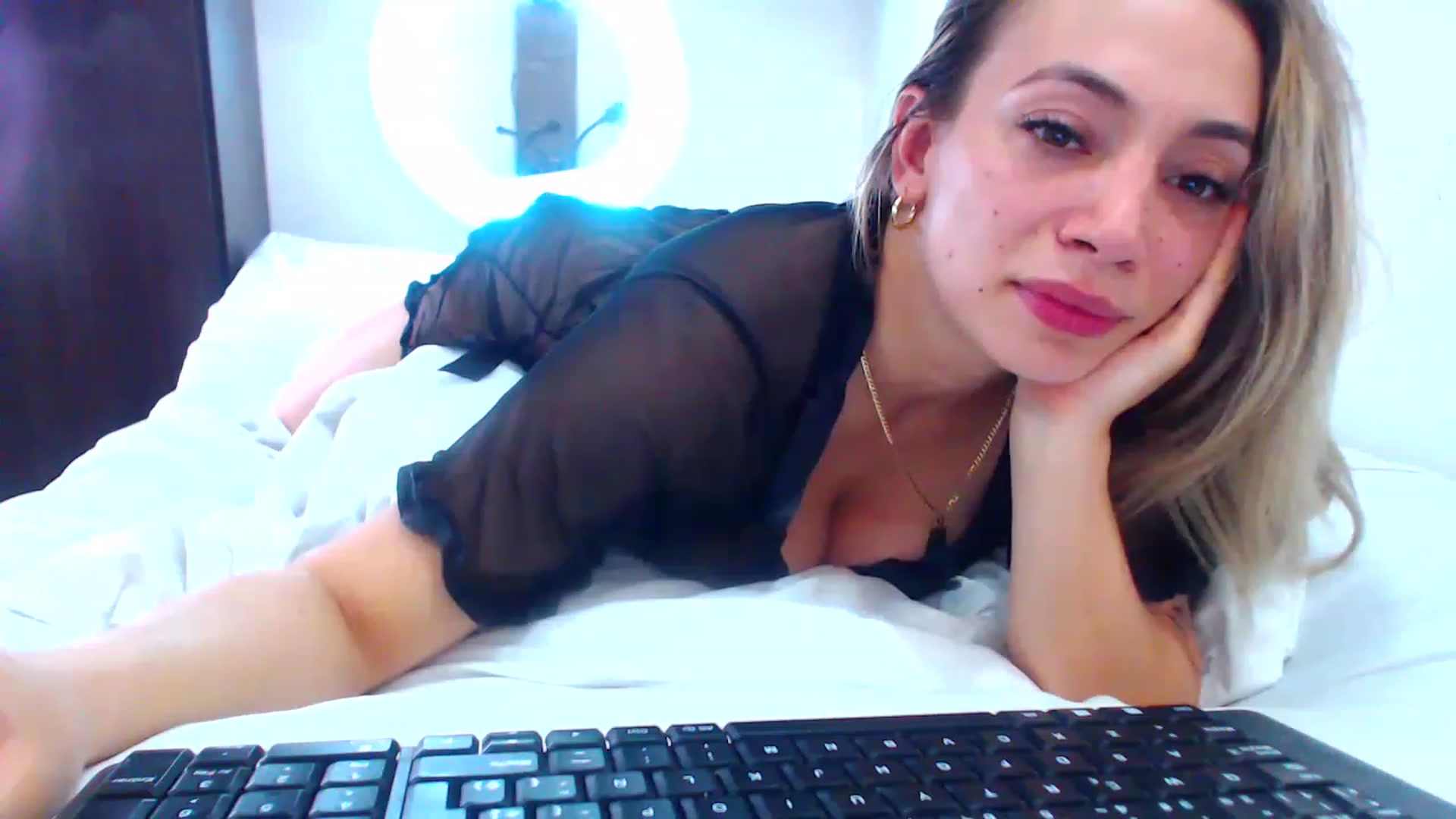Gallery image thumbnail from SweetNinotCHk's myfreecams stream on, 04/17/2023, 20:02 image 12 of 20
