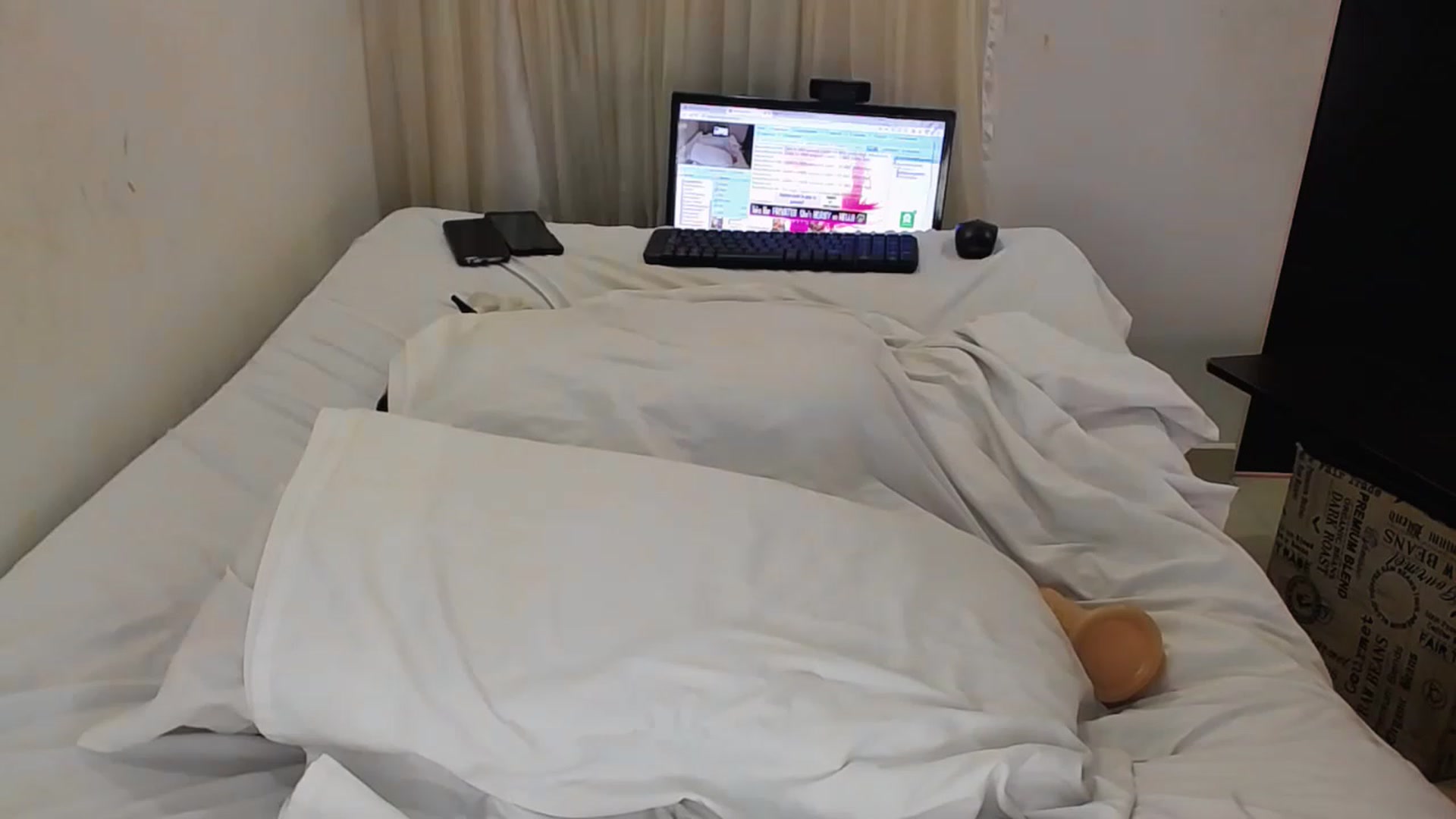 Gallery image thumbnail from SweetNinotCHk's myfreecams stream on, 04/22/2023, 19:33 image 16 of 20