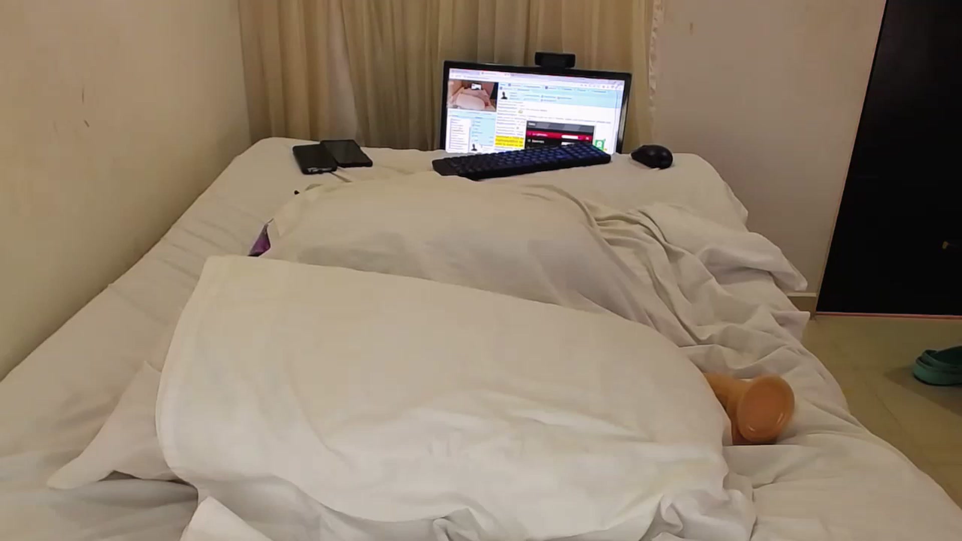 Gallery image thumbnail from SweetNinotCHk's myfreecams stream on, 04/22/2023, 19:33 image 19 of 20