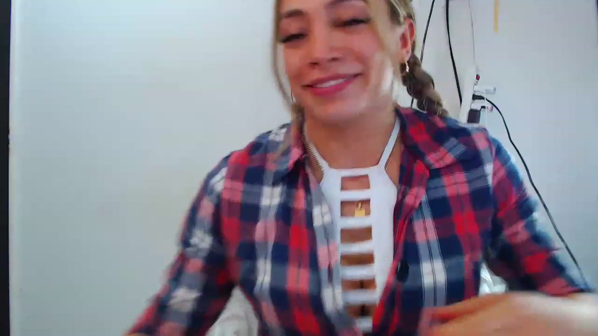 Gallery image thumbnail from SweetNinotCHk's myfreecams stream on, 06/09/2023, 17:23 image 16 of 20