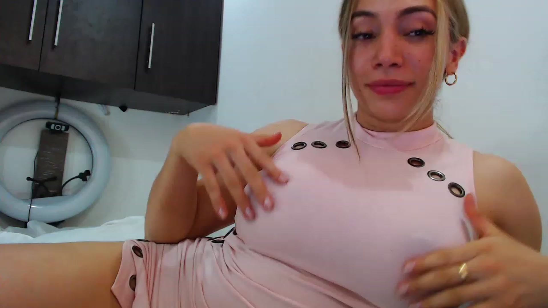 Gallery image thumbnail from SweetNinotCHk's myfreecams stream on, 06/16/2023, 18:25 image 9 of 20