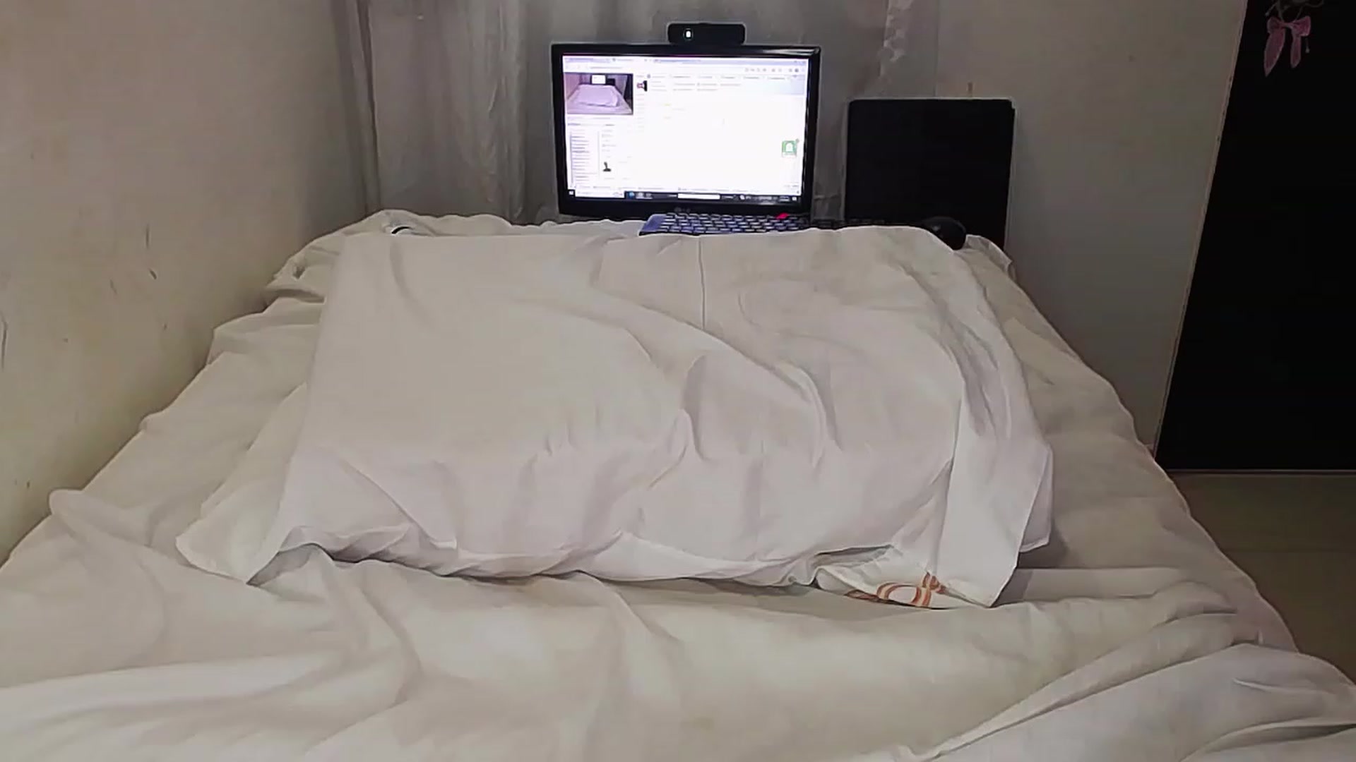 Gallery image thumbnail from SweetNinotCHk's myfreecams stream on, 12/24/2023, 19:12 image 20 of 20