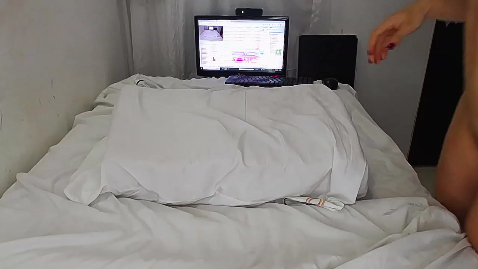 Gallery image thumbnail from SweetNinotCHk's myfreecams stream on, 12/24/2023, 19:12 image 19 of 20