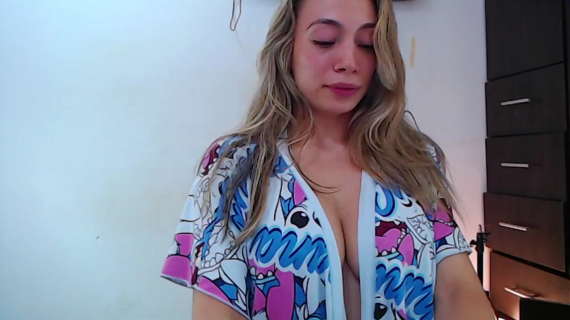 Gallery image thumbnail from SweetNinotCHk's myfreecams stream on, 04/07/2024, 18:13 image 7 of 20