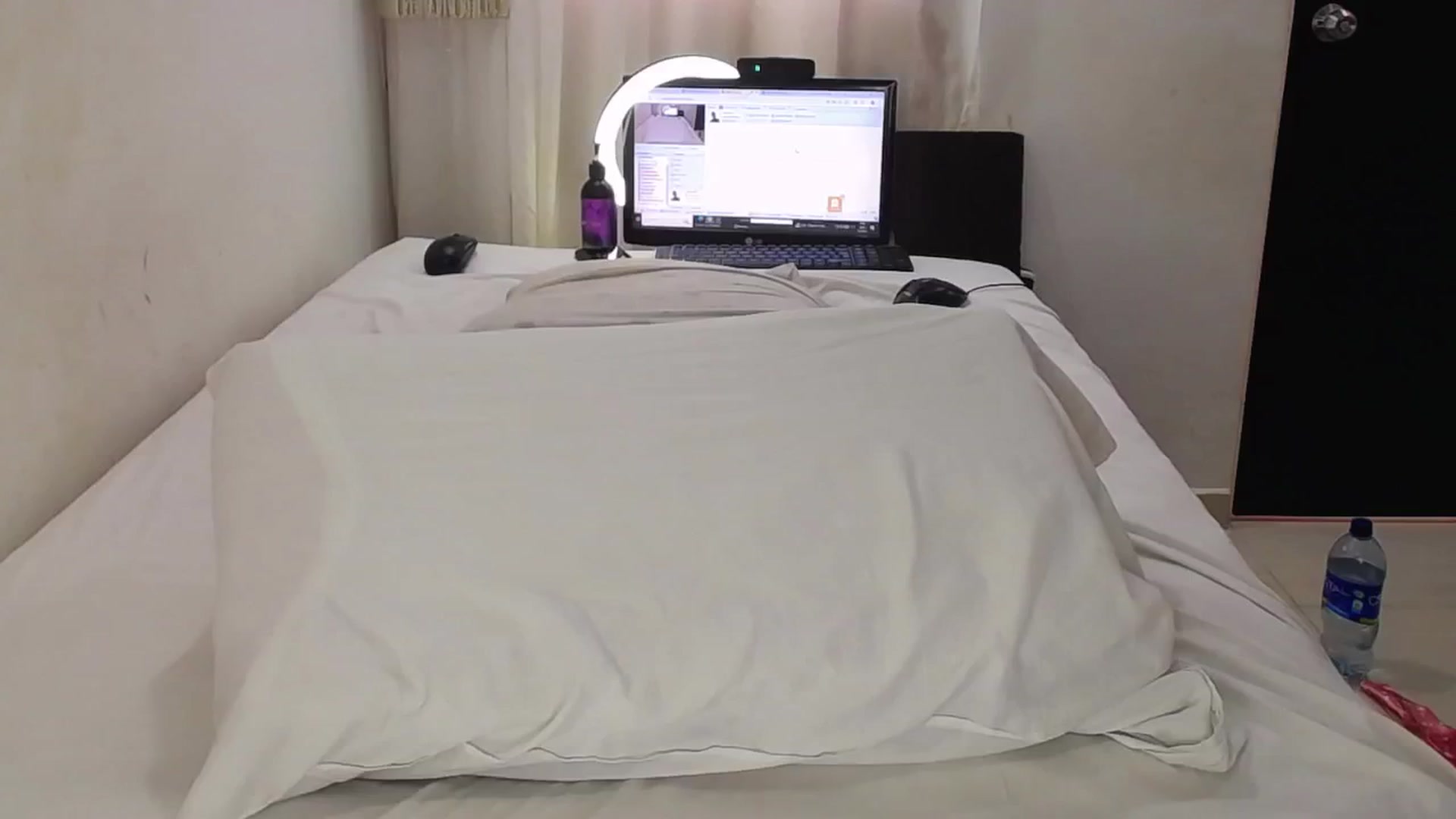 Gallery image thumbnail from SweetNinotCHk's myfreecams stream on, 04/27/2024, 18:02 image 2 of 20