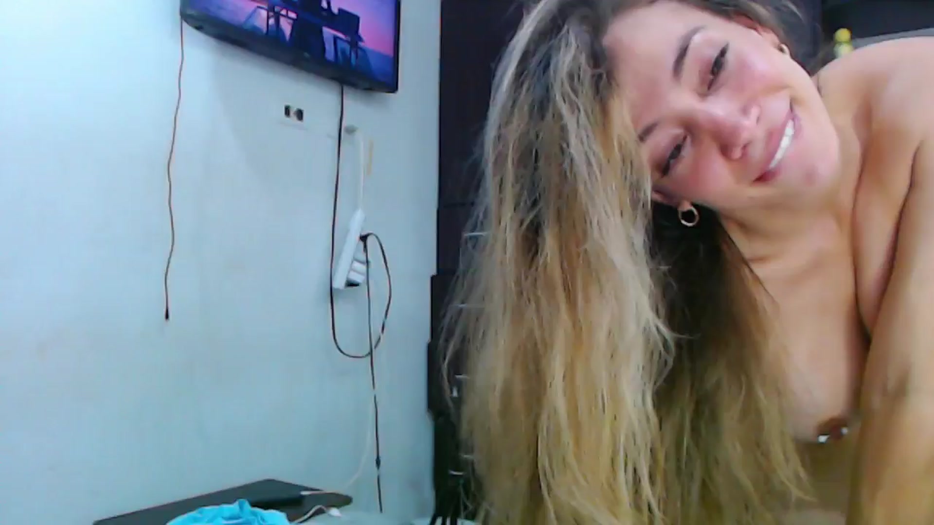 Gallery image thumbnail from SweetNinotCHk's myfreecams stream on, 05/07/2024, 16:53 image 13 of 20