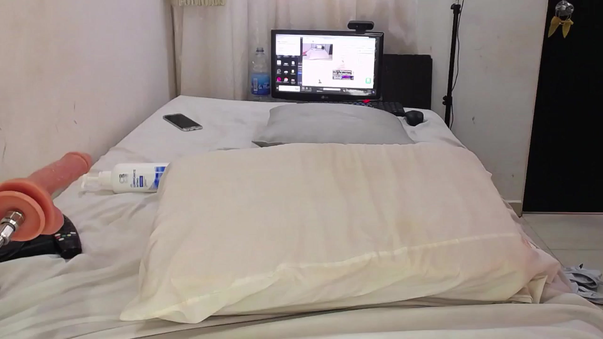 Gallery image thumbnail from SweetNinotCHk's myfreecams stream on, 10/16/2024, 19:45 image 4 of 20
