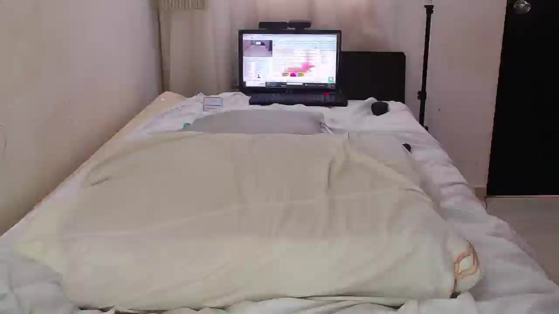 Gallery image thumbnail from SweetNinotCHk's myfreecams stream on, 10/26/2024, 19:21 image 14 of 20