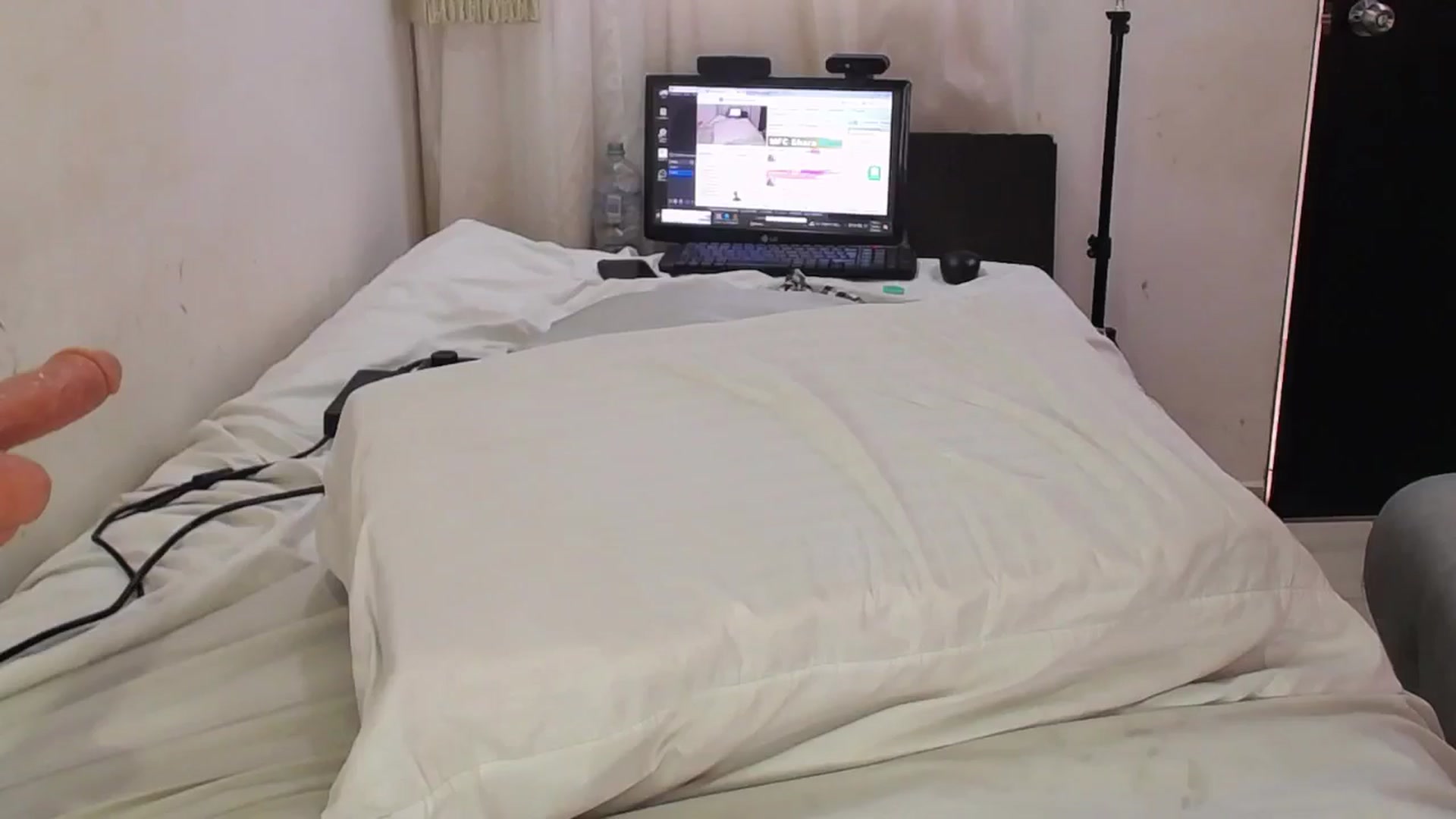 Gallery image thumbnail from SweetNinotCHk's myfreecams stream on, 10/27/2024, 18:08 image 6 of 20