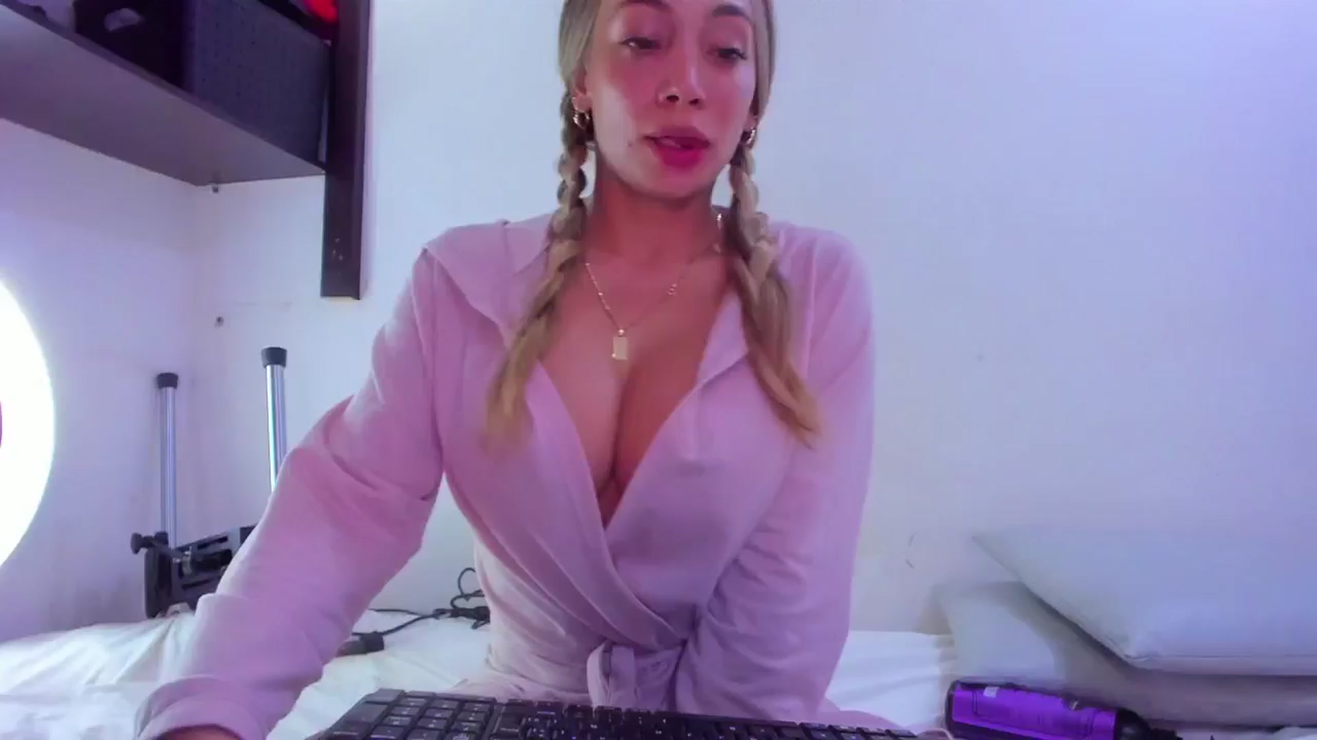 Gallery image thumbnail from SweetNinotCHk's myfreecams stream on, 01/25/2025, 17:53 image 9 of 20