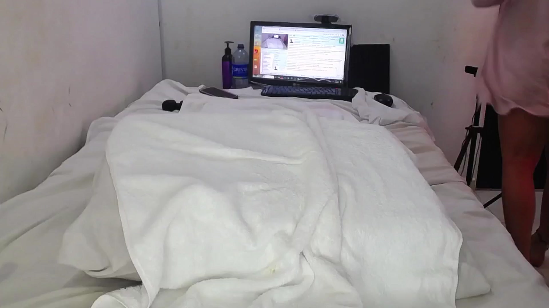Gallery image thumbnail from SweetNinotCHk's myfreecams stream on, 02/01/2025, 20:37 image 15 of 20