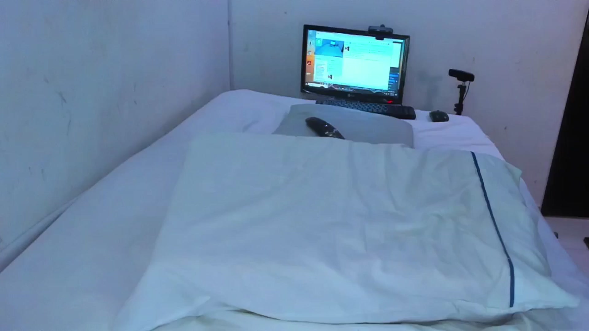Gallery image thumbnail from SweetNinotCHk's myfreecams stream on, 05/12/2025, 17:07 image 17 of 20