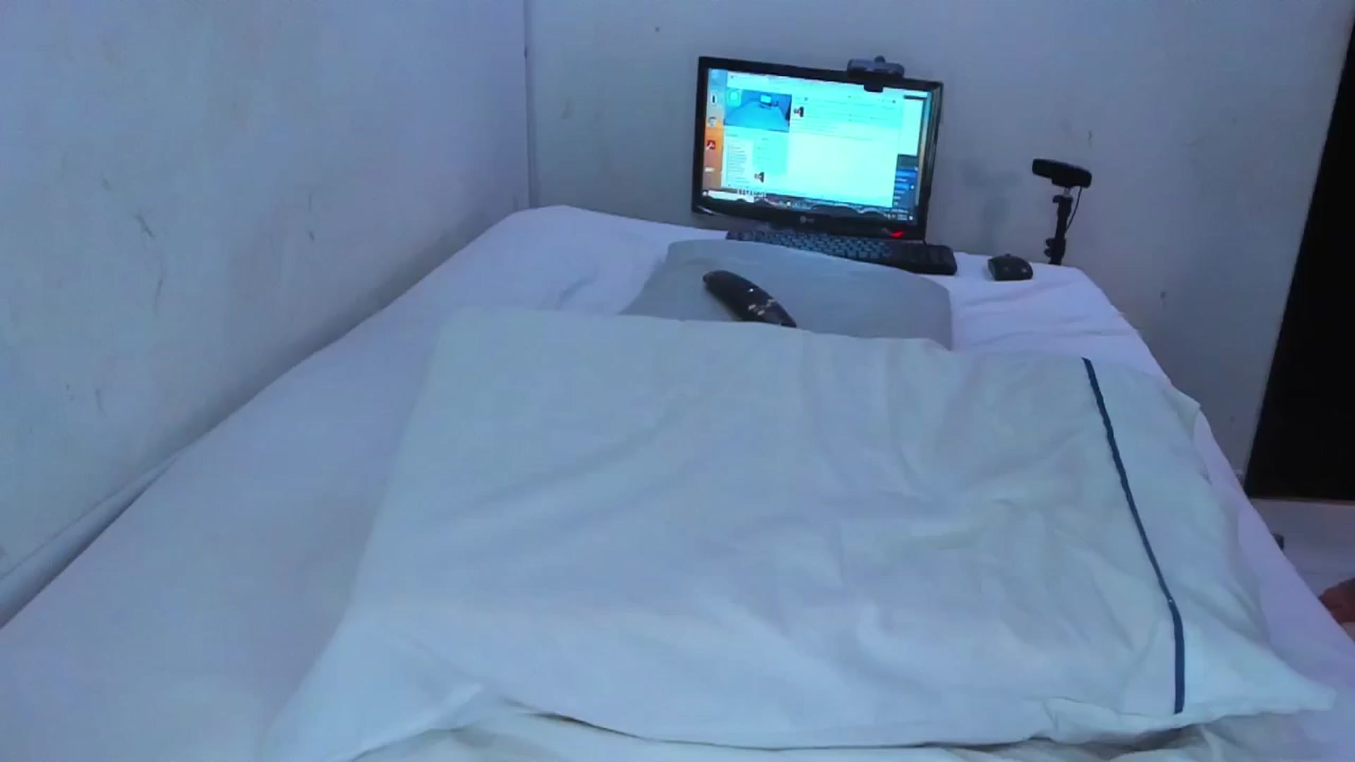 Gallery image thumbnail from SweetNinotCHk's myfreecams stream on, 05/12/2025, 17:07 image 16 of 20