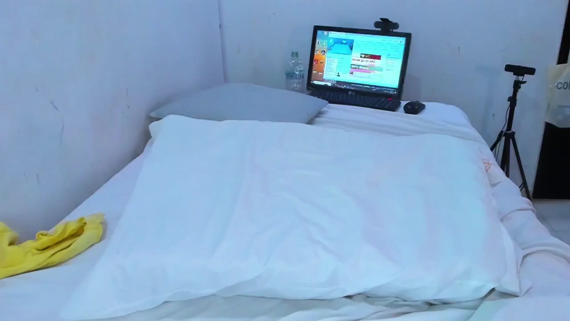 Gallery image thumbnail from SweetNinotCHk's myfreecams stream on, 05/27/2025, 19:34 image 14 of 20