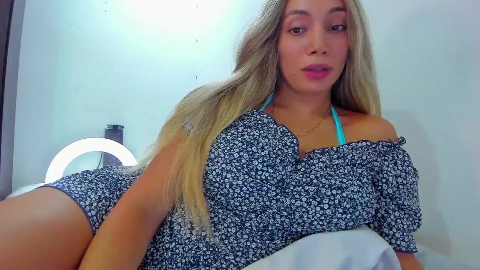 Gallery image thumbnail from SweetNinotCHk's myfreecams stream on, 09/28/2025, 15:52 image 12 of 20