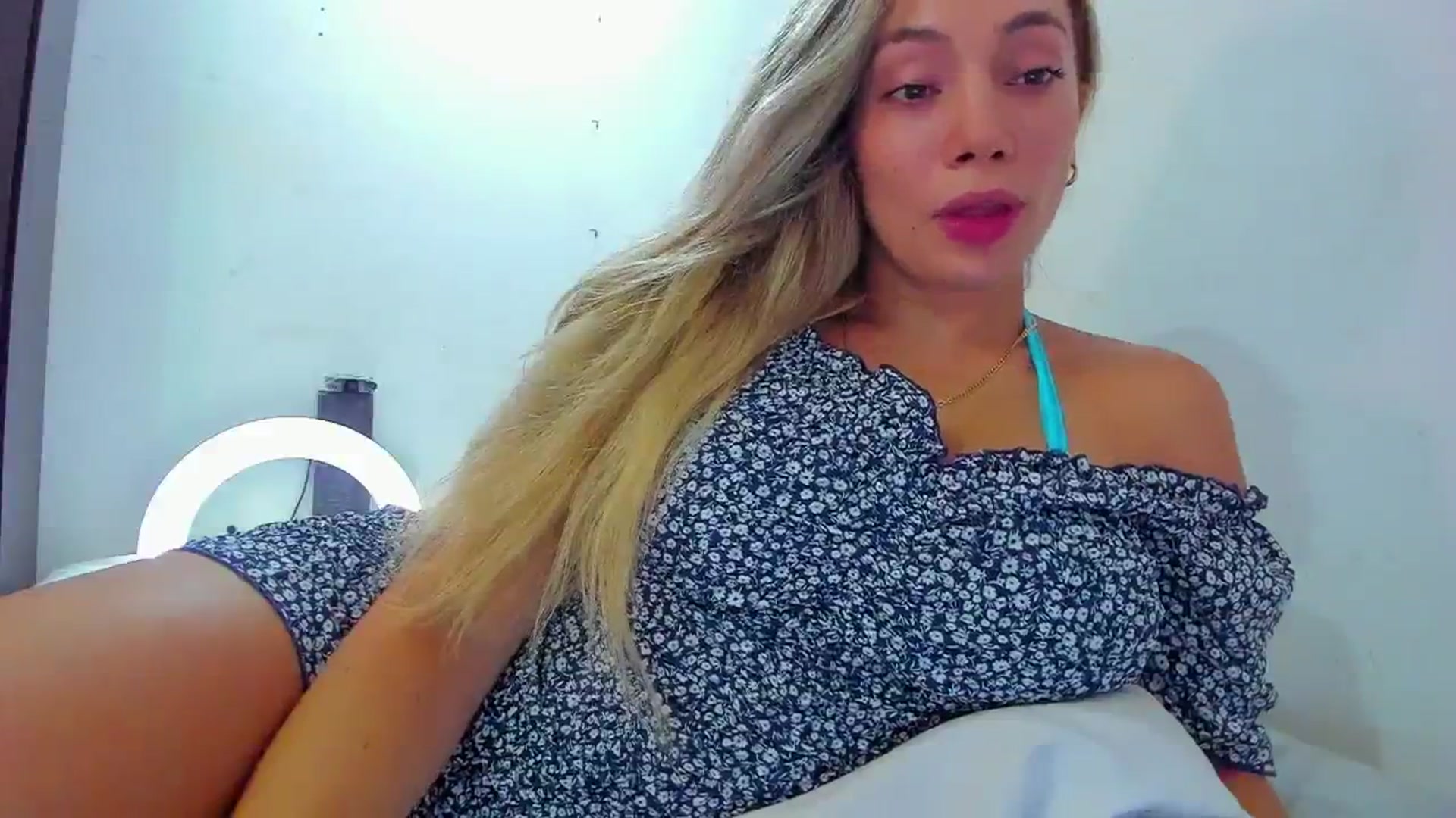 Gallery image thumbnail from SweetNinotCHk's myfreecams stream on, 09/28/2025, 15:52 image 13 of 20