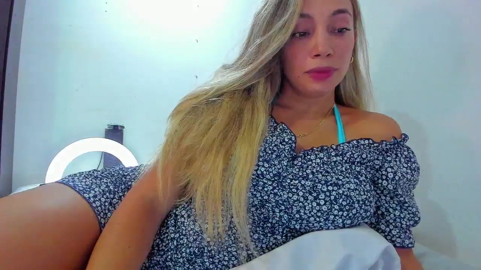 Gallery image thumbnail from SweetNinotCHk's myfreecams stream on, 09/28/2025, 15:52 image 11 of 20