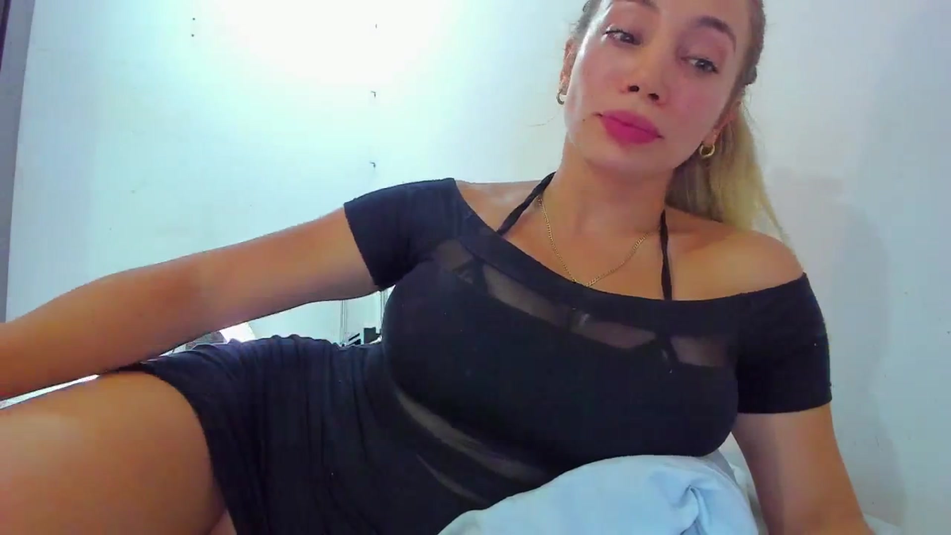 Gallery image thumbnail from SweetNinotCHk's myfreecams stream on, 09/29/2025, 20:19 image 10 of 20