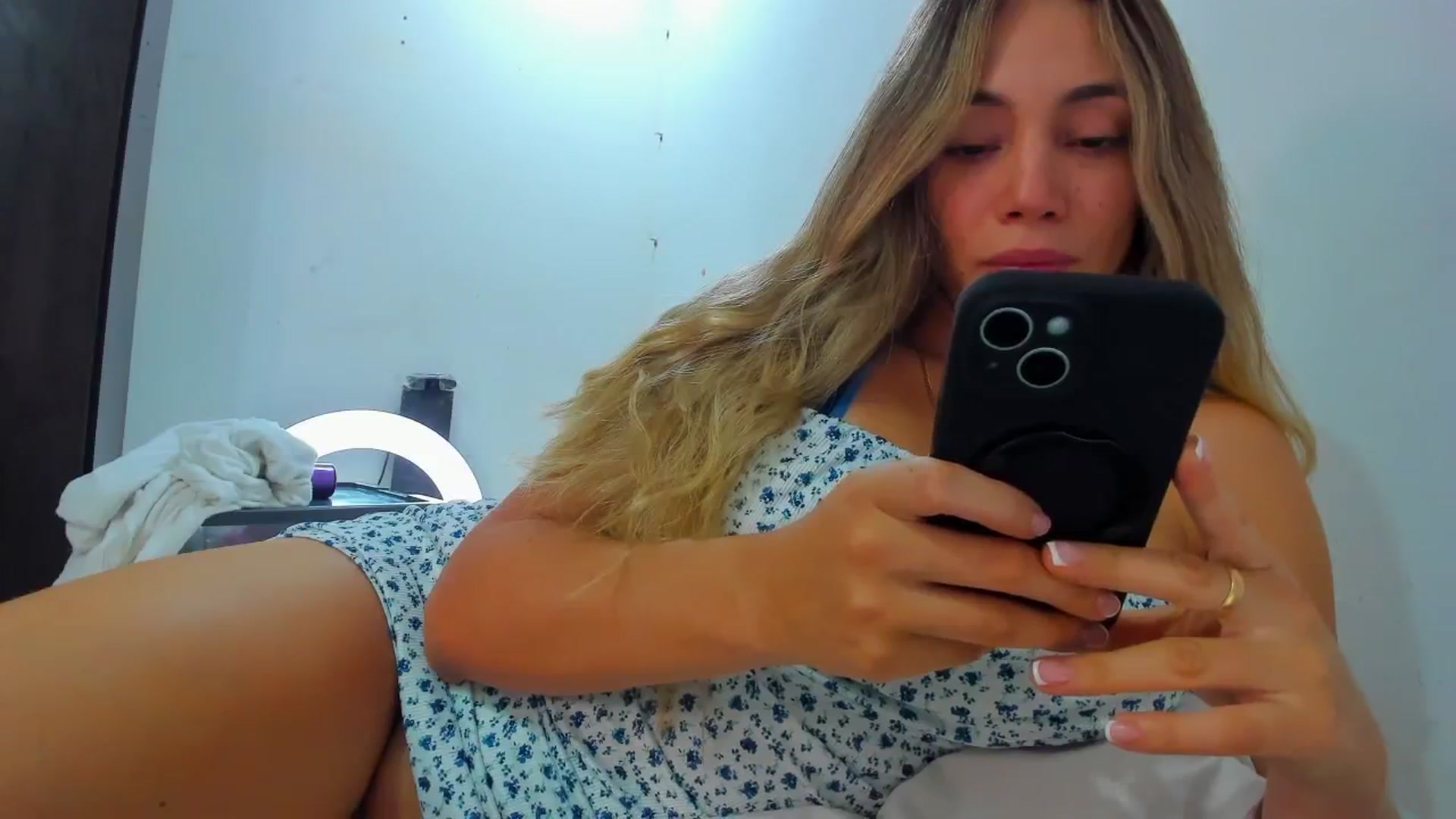 Gallery image thumbnail from SweetNinotCHk's myfreecams stream on, 10/28/2025, 17:37 image 6 of 20