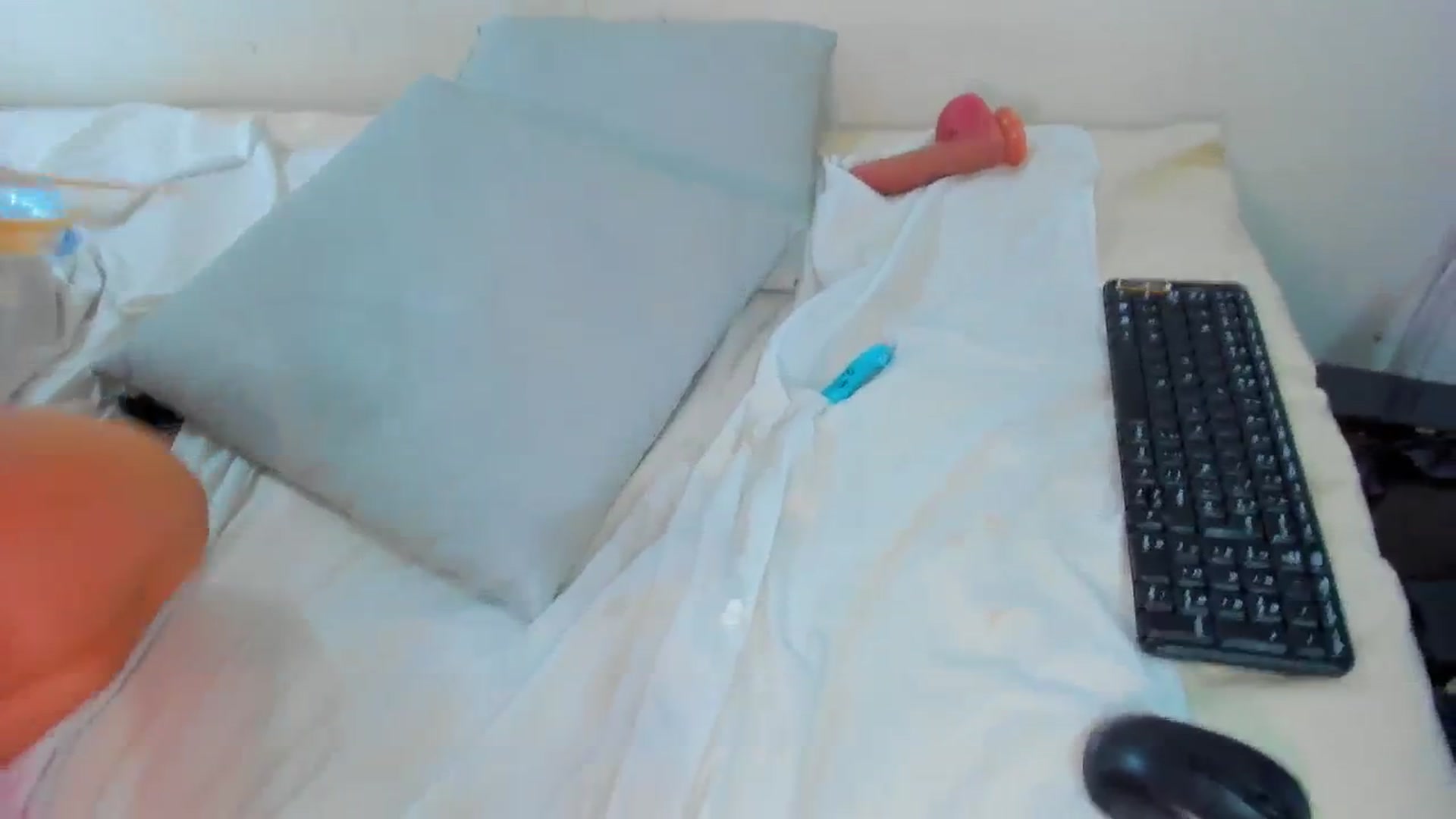 Gallery image thumbnail from SweetNinotCHk's myfreecams stream on, 11/12/2025, 24:20 image 6 of 20