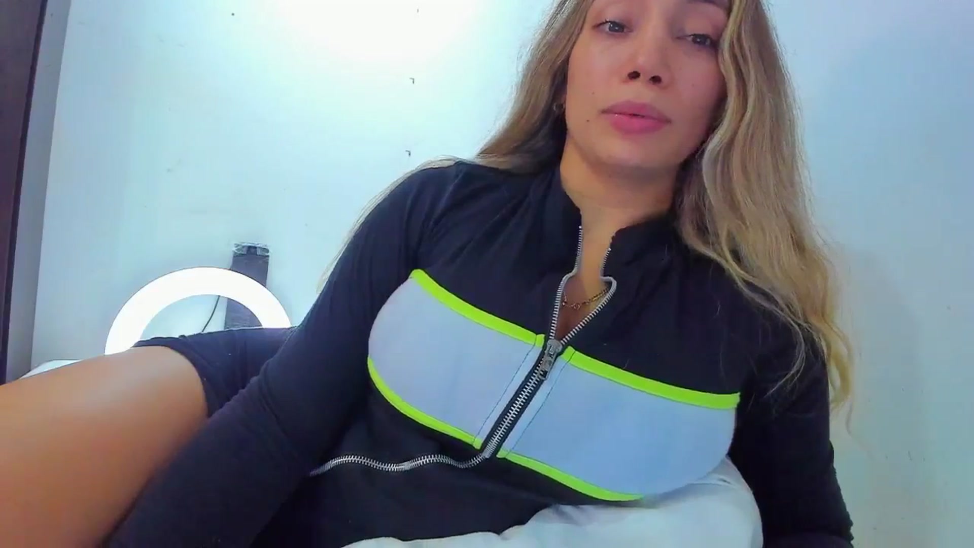 Gallery image thumbnail from SweetNinotCHk's myfreecams stream on, 11/26/2025, 18:59 image 7 of 20