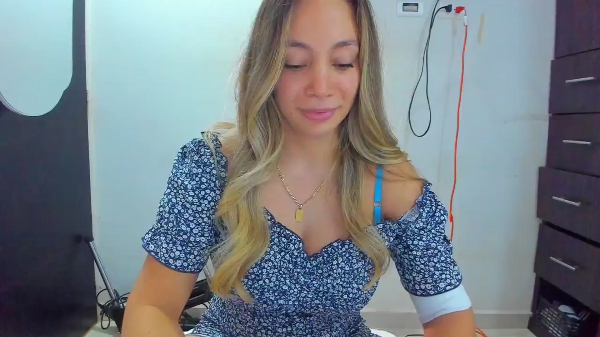 Gallery image thumbnail from SweetNinotCHk's myfreecams stream on, 12/01/2025, 18:17 image 2 of 20