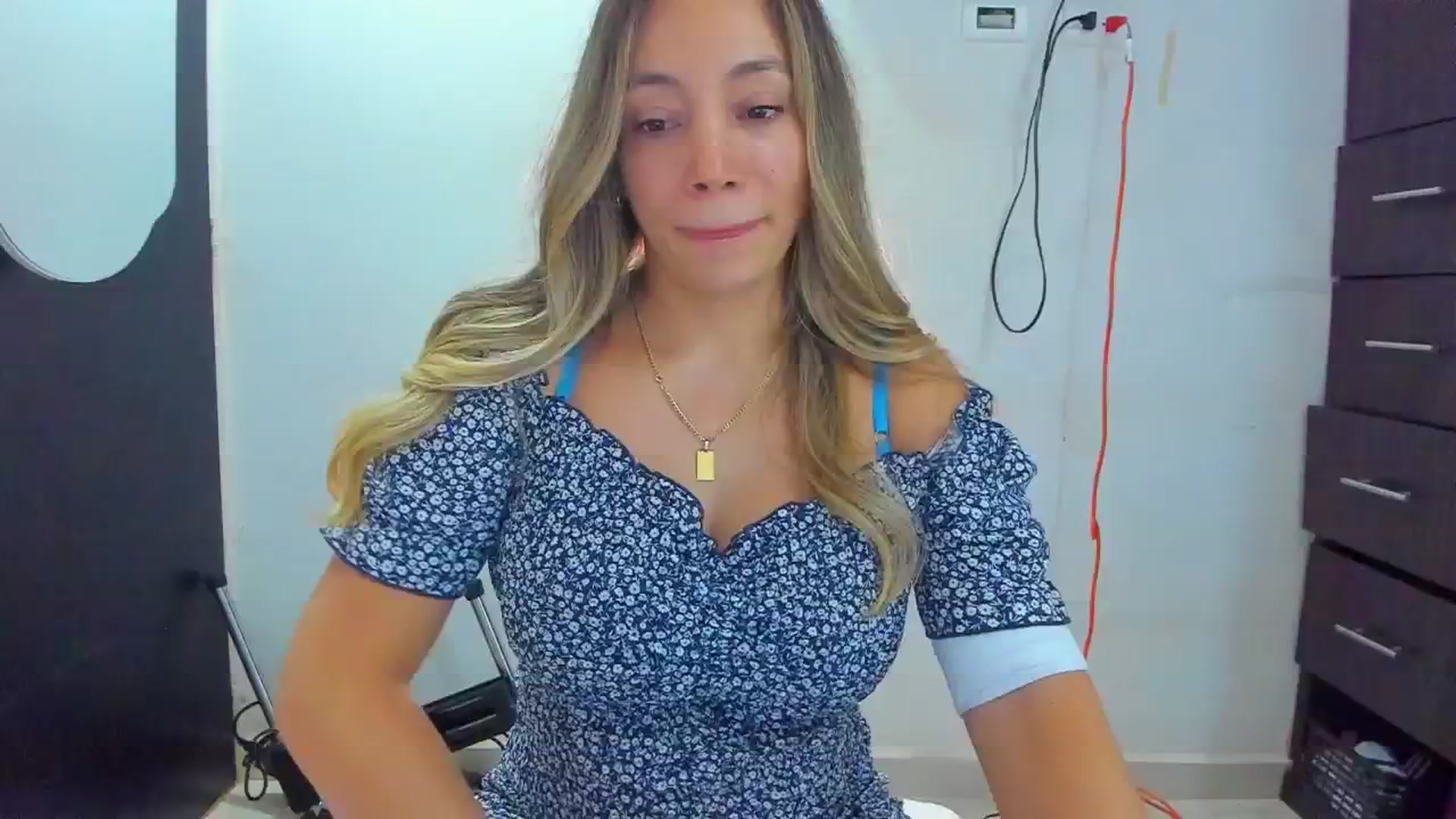 Gallery image thumbnail from SweetNinotCHk's myfreecams stream on, 12/01/2025, 18:17 image 3 of 20