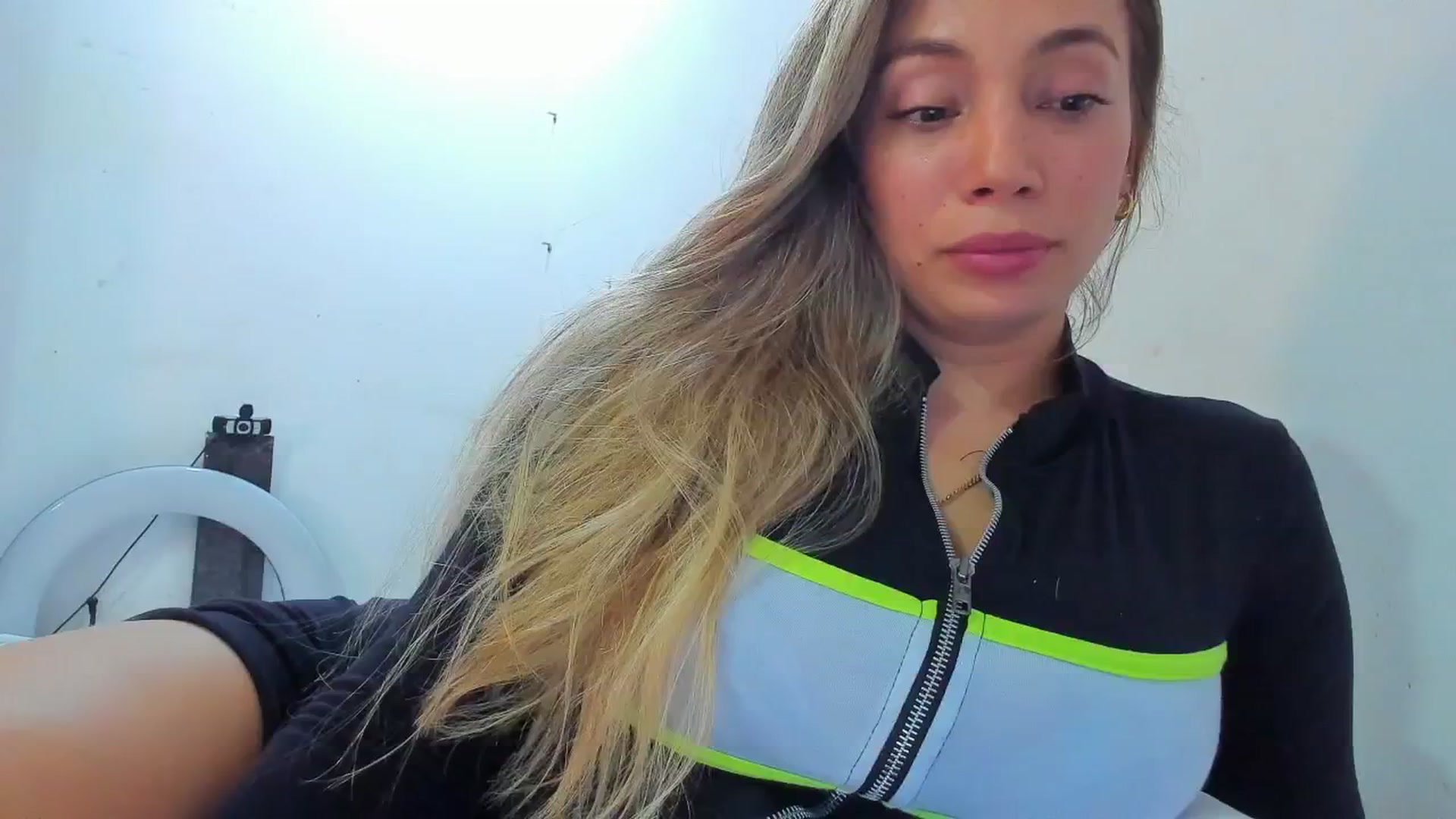 Gallery image thumbnail from SweetNinotCHk's myfreecams stream on, 12/23/2025, 21:59 image 4 of 20